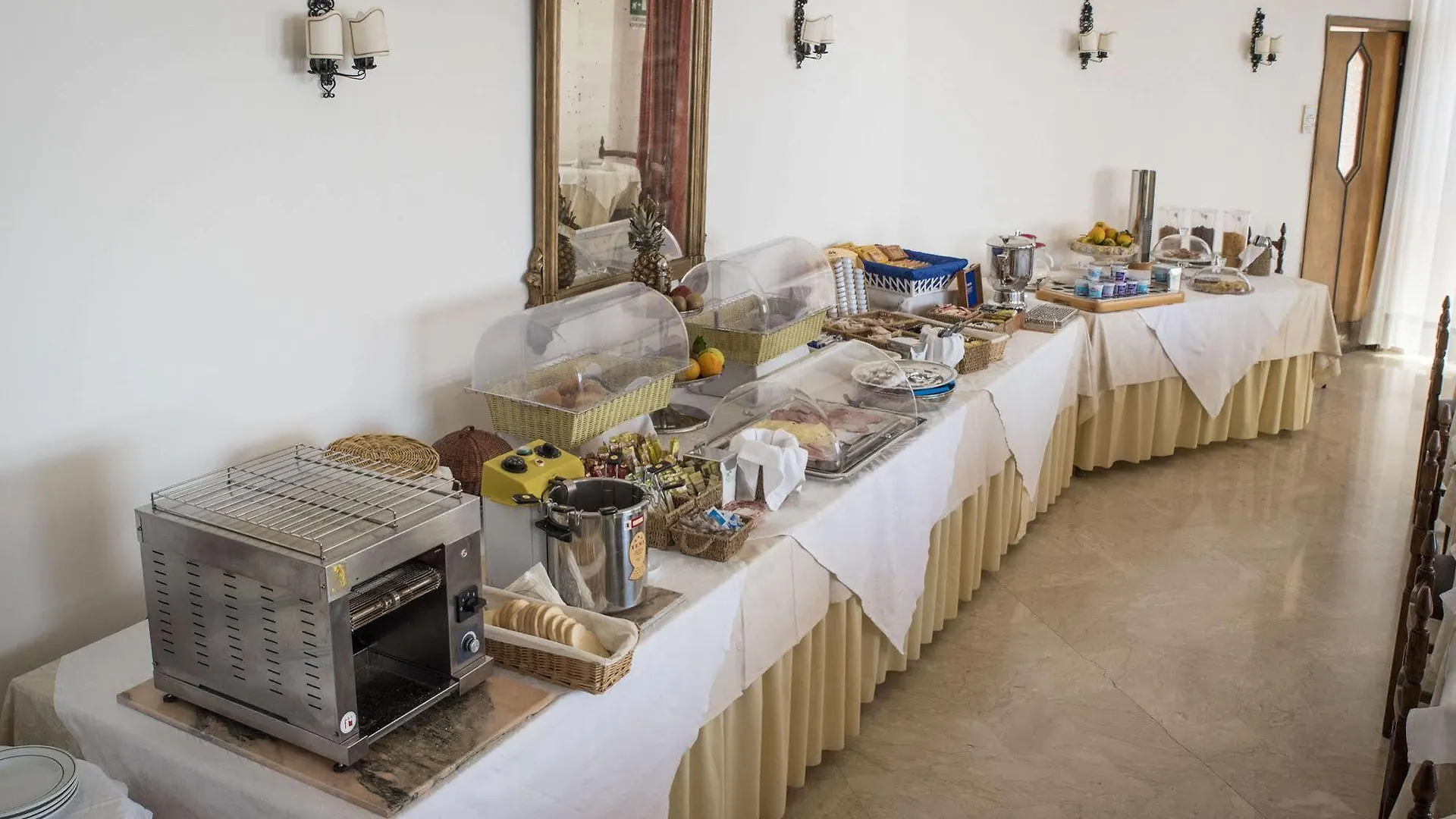 Hotel Isola Bella Таормина 3*,