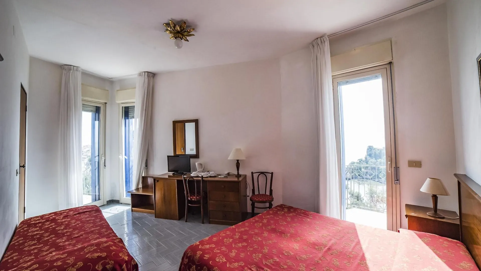 Hotel Isola Bella Taormina 3*,  Italy